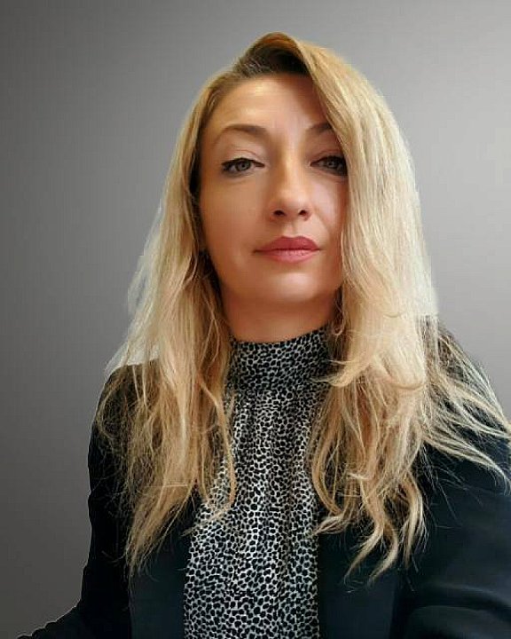 Elena Can, Electronics lecturer · Training & documentation at elsyQ